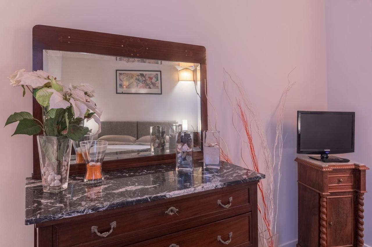 לצ'ה Piazza Duomo B&B מראה חיצוני תמונה